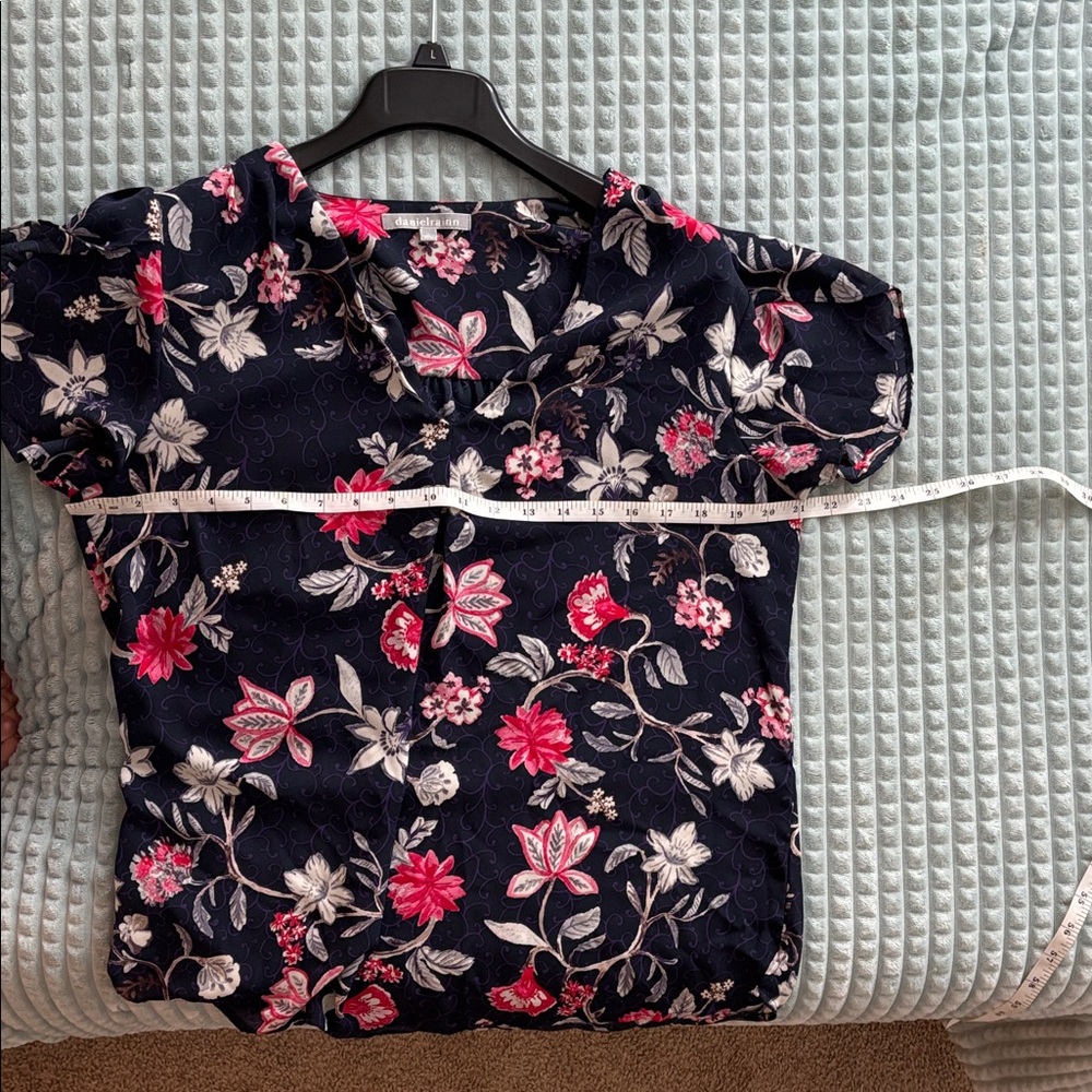 Daniel Rainn Navy Floral V-Neck Short Sleeve Blouse with Pink & White Flowers - Picture 7 of 10